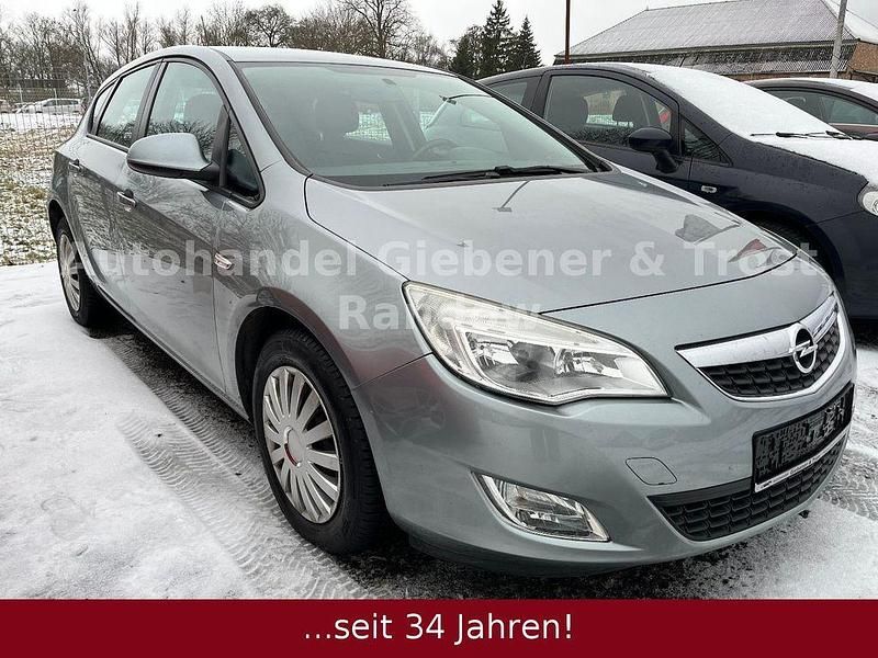 Silber Gebraucht 2012 Opel Astra Design Edition Limousine | 4.450 € (Fairer Preis) - Bild 1/4