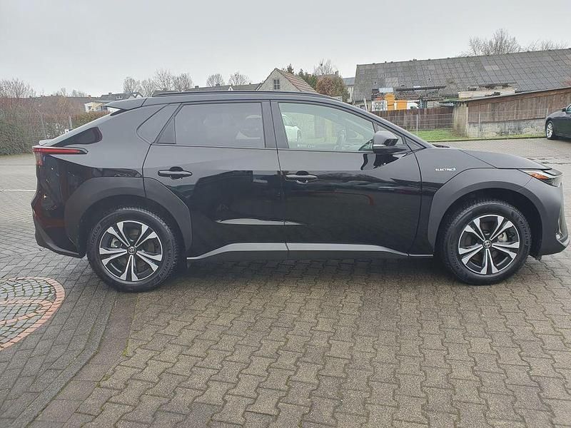 Gebraucht Toyota bZ4X Basis 150 kW (204 PS) 2023 Onyxschwarz SUV