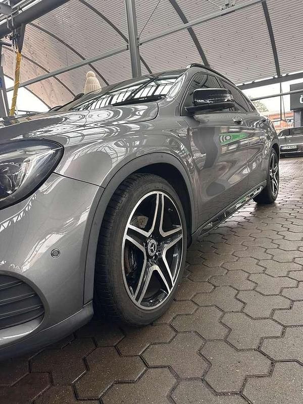 Gebraucht Mercedes GLA180 AMG line 122 PS (89 kW) 2017 Grau SUV