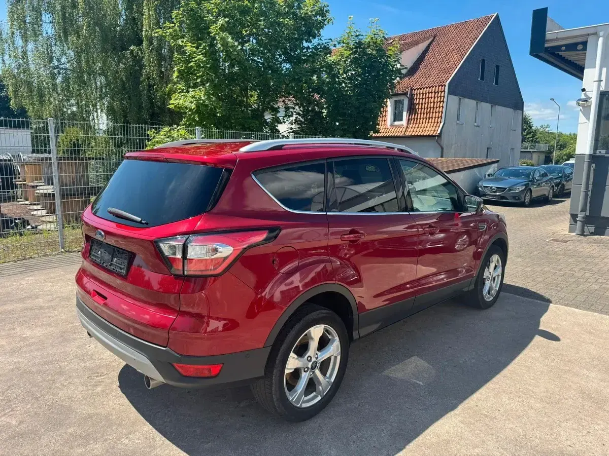 Gebraucht Ford Kuga Titanium 150 PS (110 kW) 2018 Rot SUV
