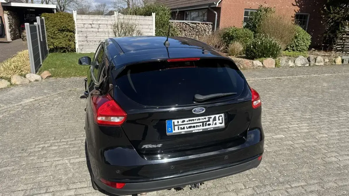 Używany Ford Focus Cool & Connect 120 KM (88 kW) 2018 Czarny Hatchback