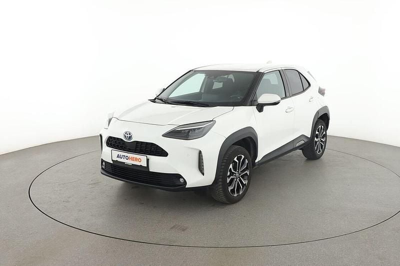 Weiß Gebraucht 2022 Toyota Yaris Cross Team SUV | 23.660 € (Fairer Preis) - Bild 1/3