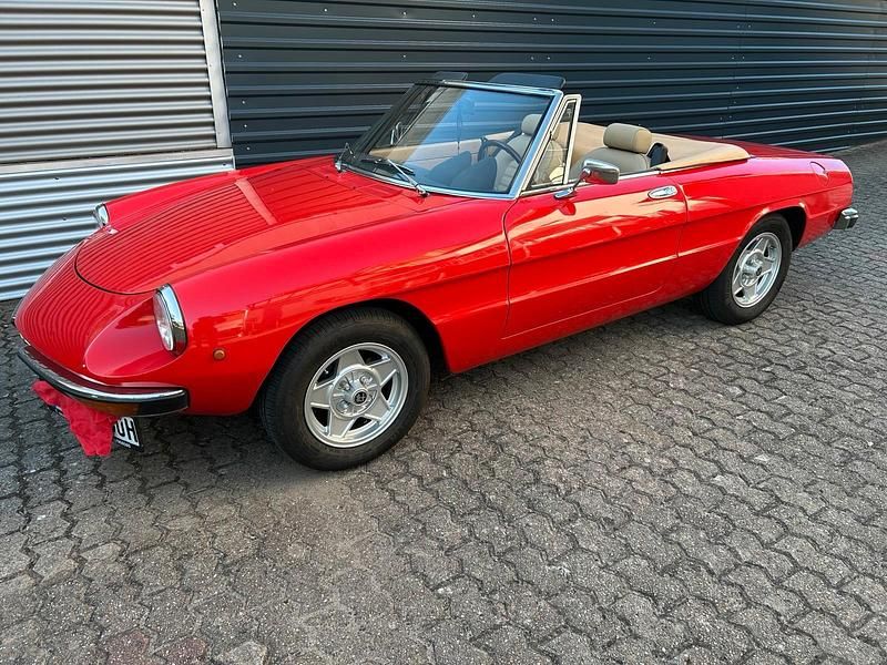 Rot Gebraucht 1981 Alfa Romeo Spider Cabrio | 21.900 € - Bild 1/4