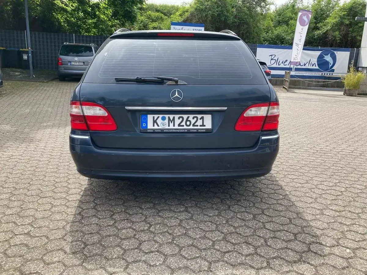 Gebraucht Mercedes E220 Avantgarde 150 PS (110 kW) 2006 Blau Kombi