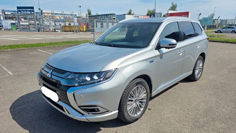 Silber Gebraucht 2020 Mitsubishi Outlander P-HEV Diamant Edition SUV | 13.499 € - Bild 1/4