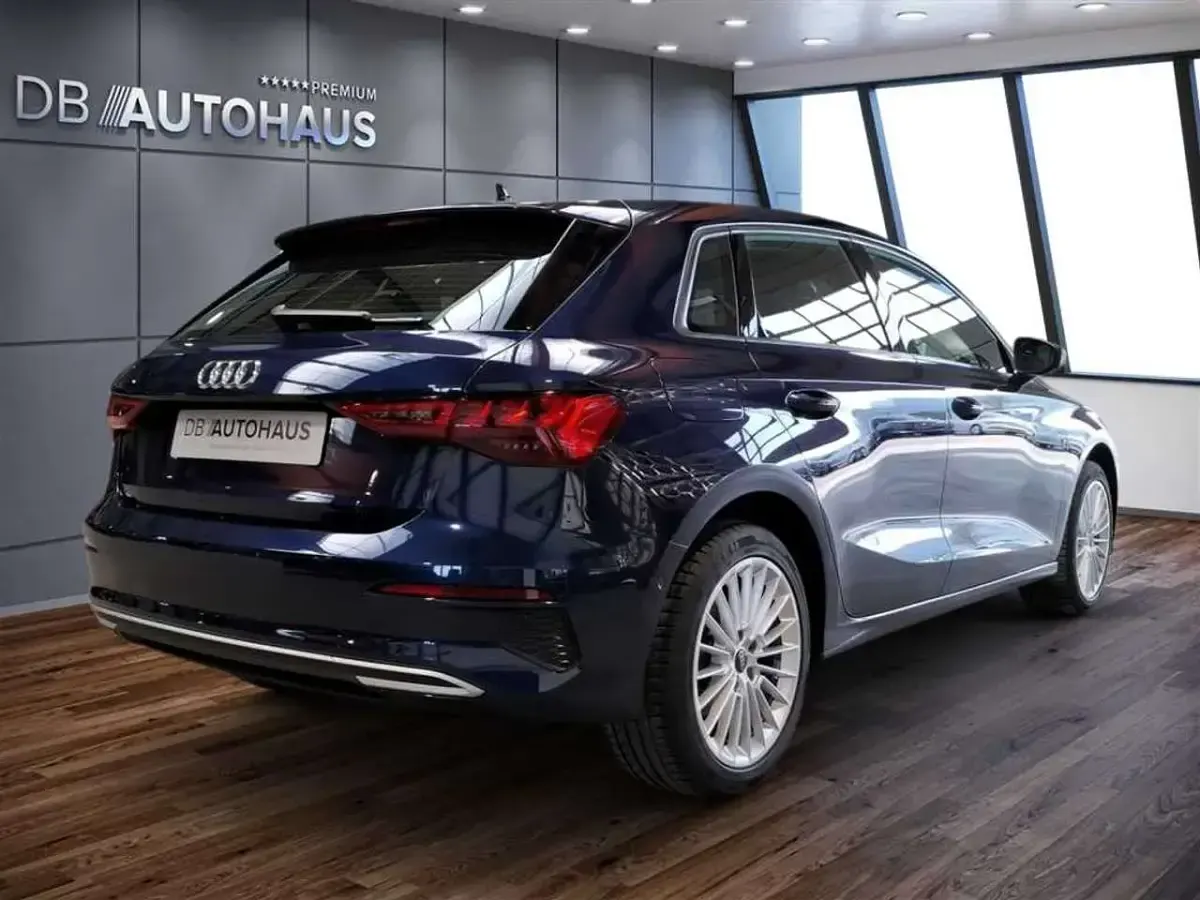Gebraucht Audi A3 Advanced Plus 150 PS (110 kW) 2024 Blau Limousine