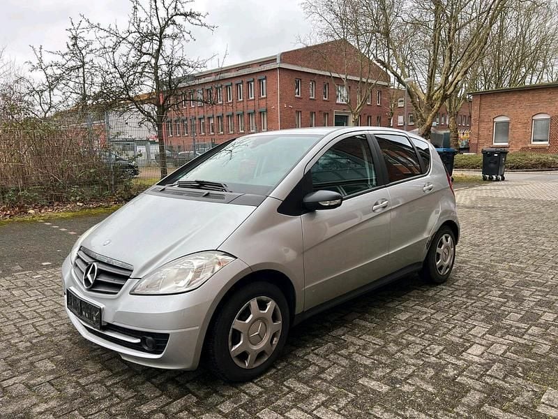 Gebraucht Mercedes A180 109 PS (80 kW) 2010 Silber Limousine