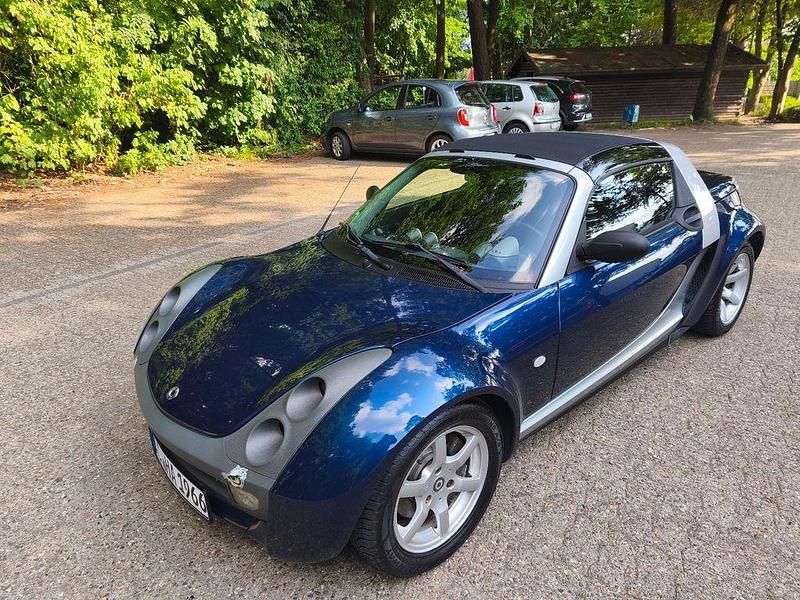 Blau Gebraucht 2003 Smart Roadster Cabrio | 3.999 € - Bild 1/4