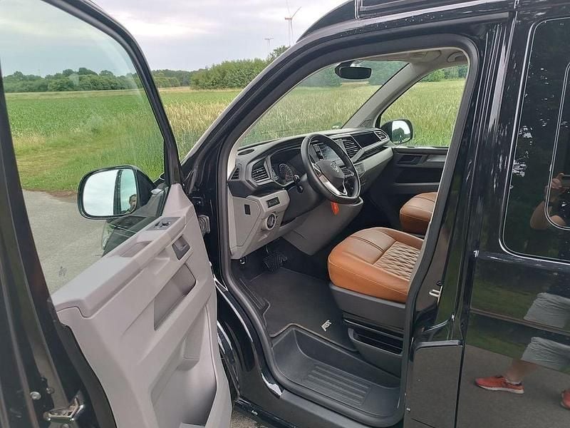 Gebraucht VW Multivan 179 PS (131 kW) 2023 Schwarz Van / Kleinbus