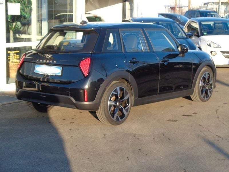 Gebraucht Mini Cooper Classic 156 PS (114 kW) 2024 Schwarz Kleinwagen