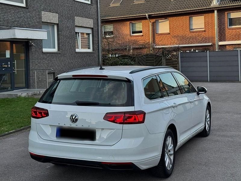 Gebraucht VW Passat Elegance 150 PS (110 kW) 2020 Weiß Kombi