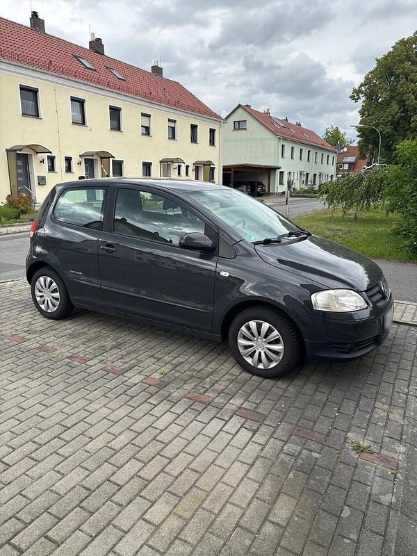 Gebraucht VW Fox 54 PS (39 kW) 2010 Grau Kleinwagen