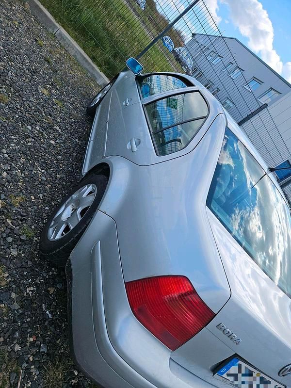 Second-hand VW Bora 115 CP (84 kW) 2000 Argintiu Berlinǎ