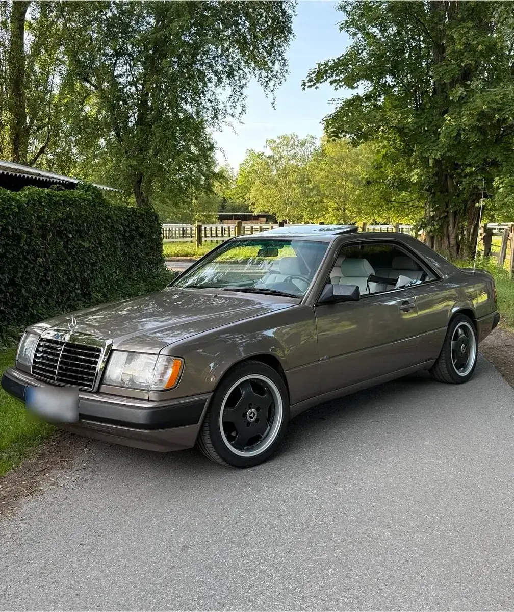 Gebraucht Mercedes E230 132 PS (97 kW) 1987 Braun Coupé