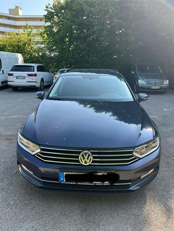 Blau Gebraucht 2017 VW Passat Kombi | 15.500 € (Fairer Preis) - Bild 1/4