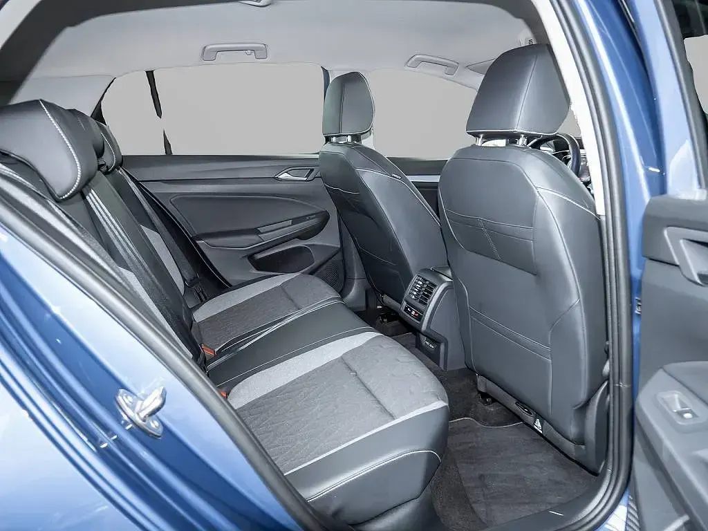 Usata VW Golf VIII 150 CV (110 kW) 2025 Blu Berlina