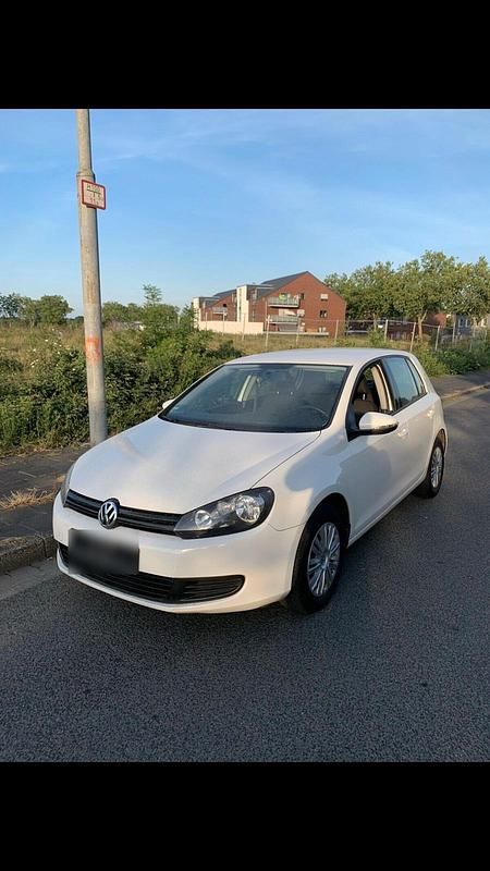 Gebraucht VW Golf VI 80 PS (58 kW) 2011 Weiß Kleinwagen