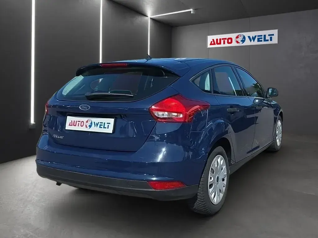 Gebraucht Ford Focus Ambiente 86 PS (63 kW) 2017 Blau Limousine