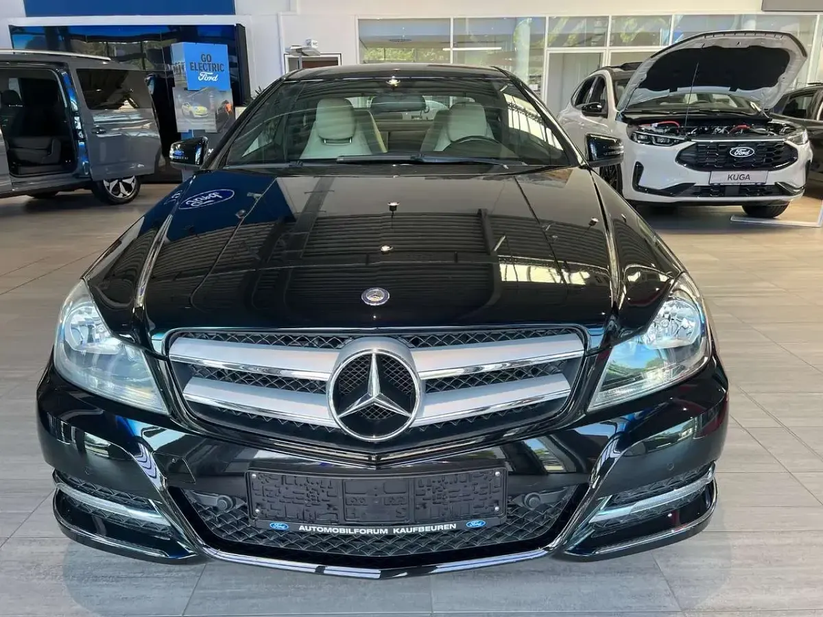 Gebraucht Mercedes C180 156 PS (114 kW) 2011 Schwarz Coupé