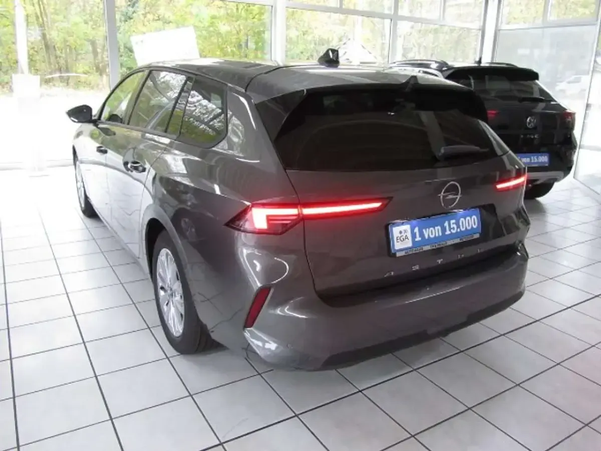 Gebraucht Opel Astra Edition 110 PS (80 kW) 2024 Vulkan grau metallic Kleinwagen