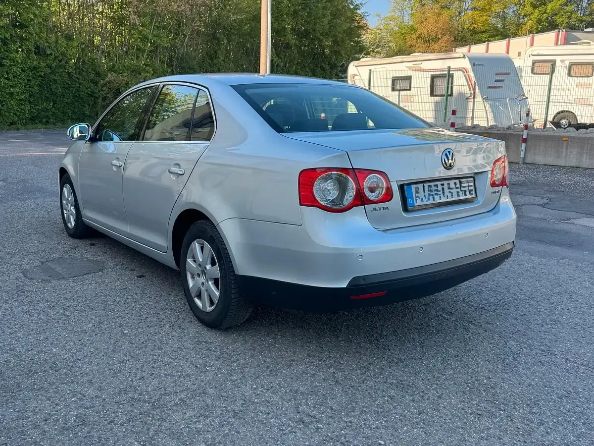 Używany VW Jetta 150 KM (110 kW) 2006 Szary Sedan/Limuzyna