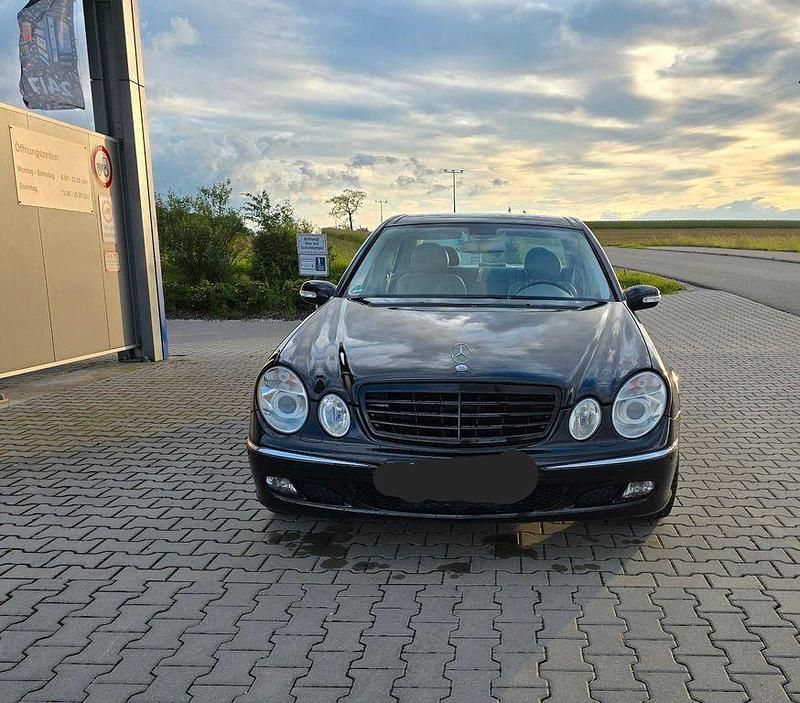 Schwarz Gebraucht 2005 Mercedes E350 Elegance Limousine | 6.000 € (Etwas zu teuer) - Bild 1/4