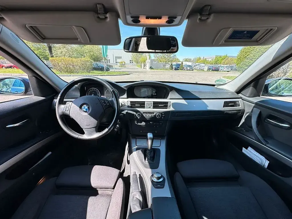 Gebraucht BMW 320 Sport Line 163 PS (119 kW) 2007 Grau Kombi