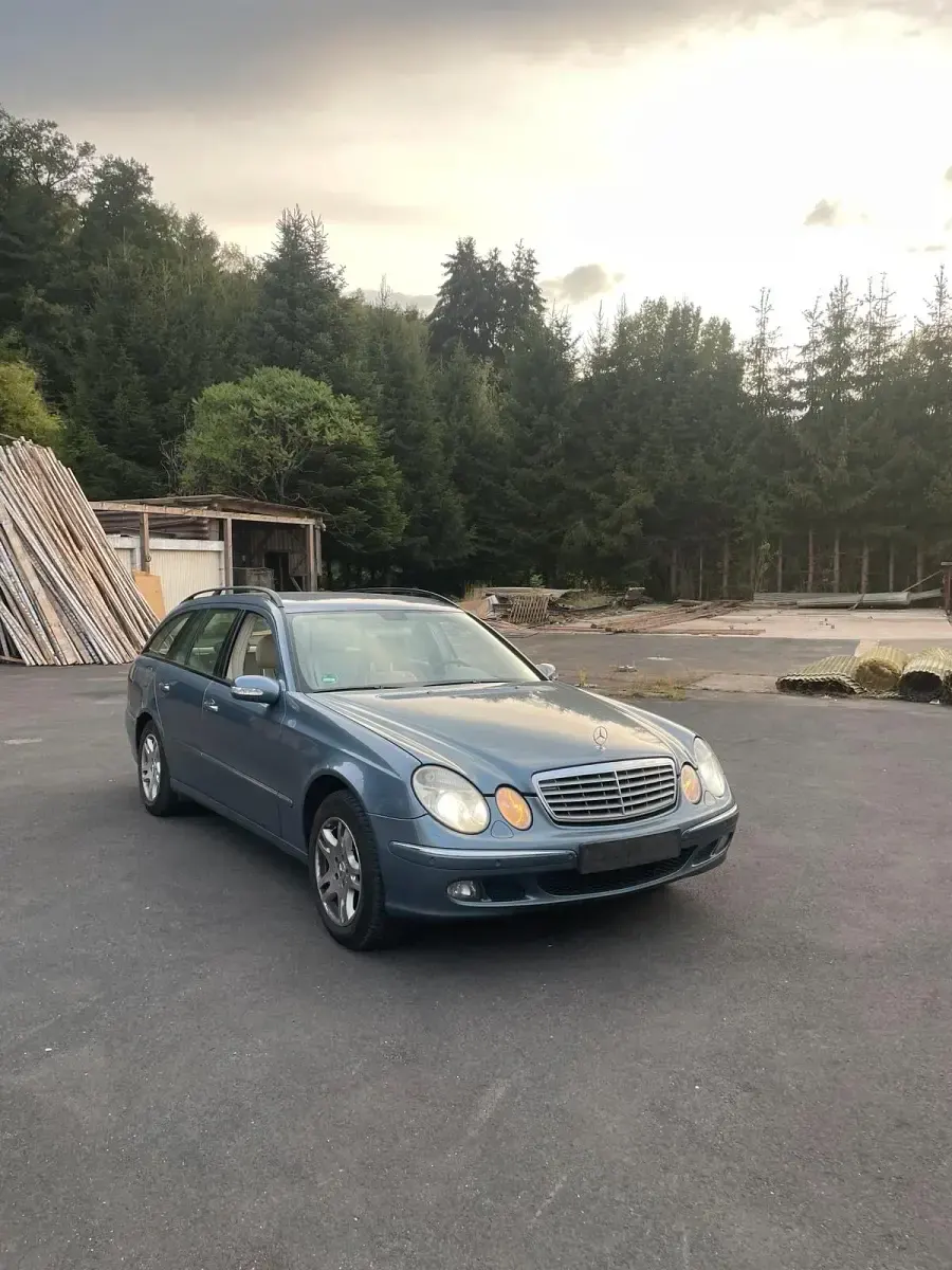 Gebraucht Mercedes E320 224 PS (164 kW) 2005 Blau Kombi