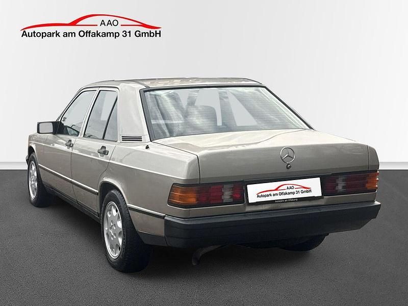Gebraucht Mercedes 190 132 PS (97 kW) 1987 Smoke silver Limousine