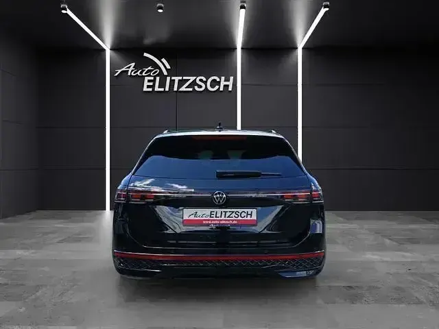 Gebraucht VW Passat Style 150 PS (110 kW) 2024 Grenadillschwarz metallic Limousine