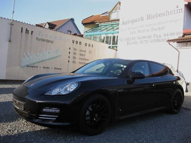 Gebraucht Porsche Panamera 4S 400 PS (294 kW) 2012 Basaltschwarzmetallic (metallic) Limousine
