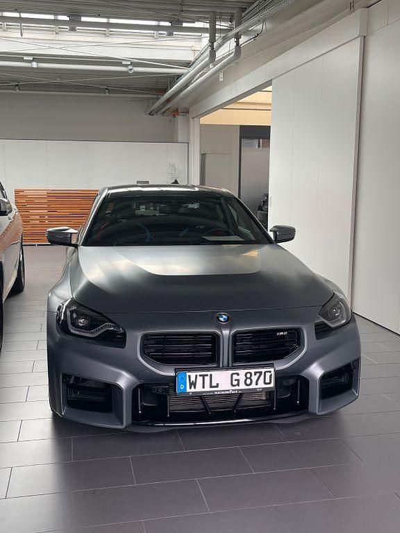 Grau Gebraucht 2024 BMW M2 Sport Line Coupé | 61.000 € (Guter Preis) - Bild 1/4