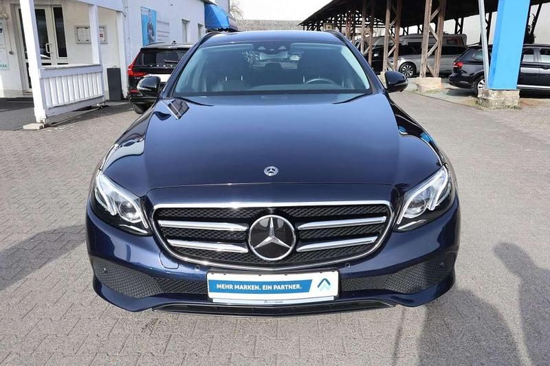 Gebraucht Mercedes E350 Avantgarde 258 PS (189 kW) 2017 Cavansitblau  metallic paint Kombi