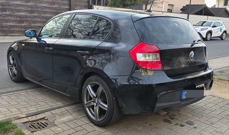 Gebraucht BMW 118 122 PS (89 kW) 2005 Schwarz Kleinwagen
