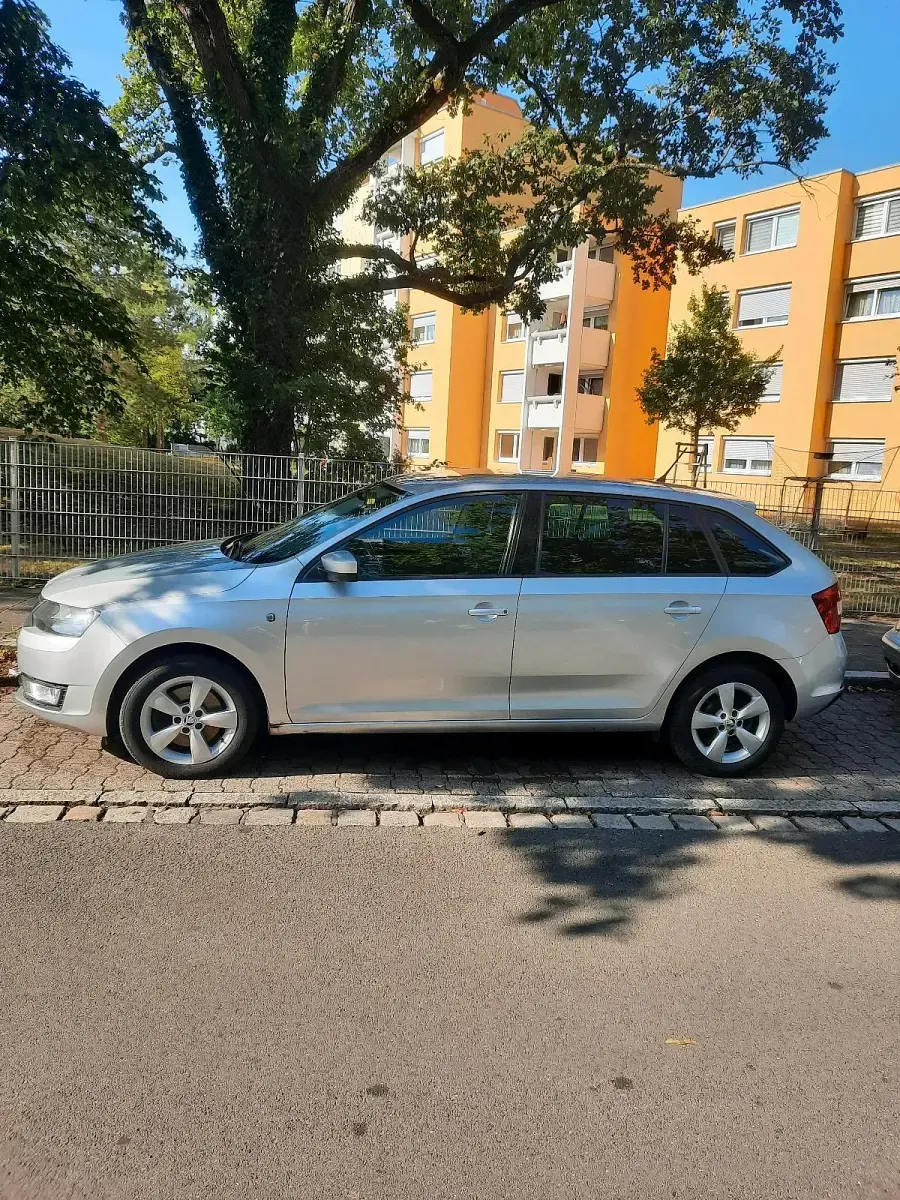 Gebraucht Skoda Rapid 105 PS (77 kW) 2014 Silber Kleinwagen