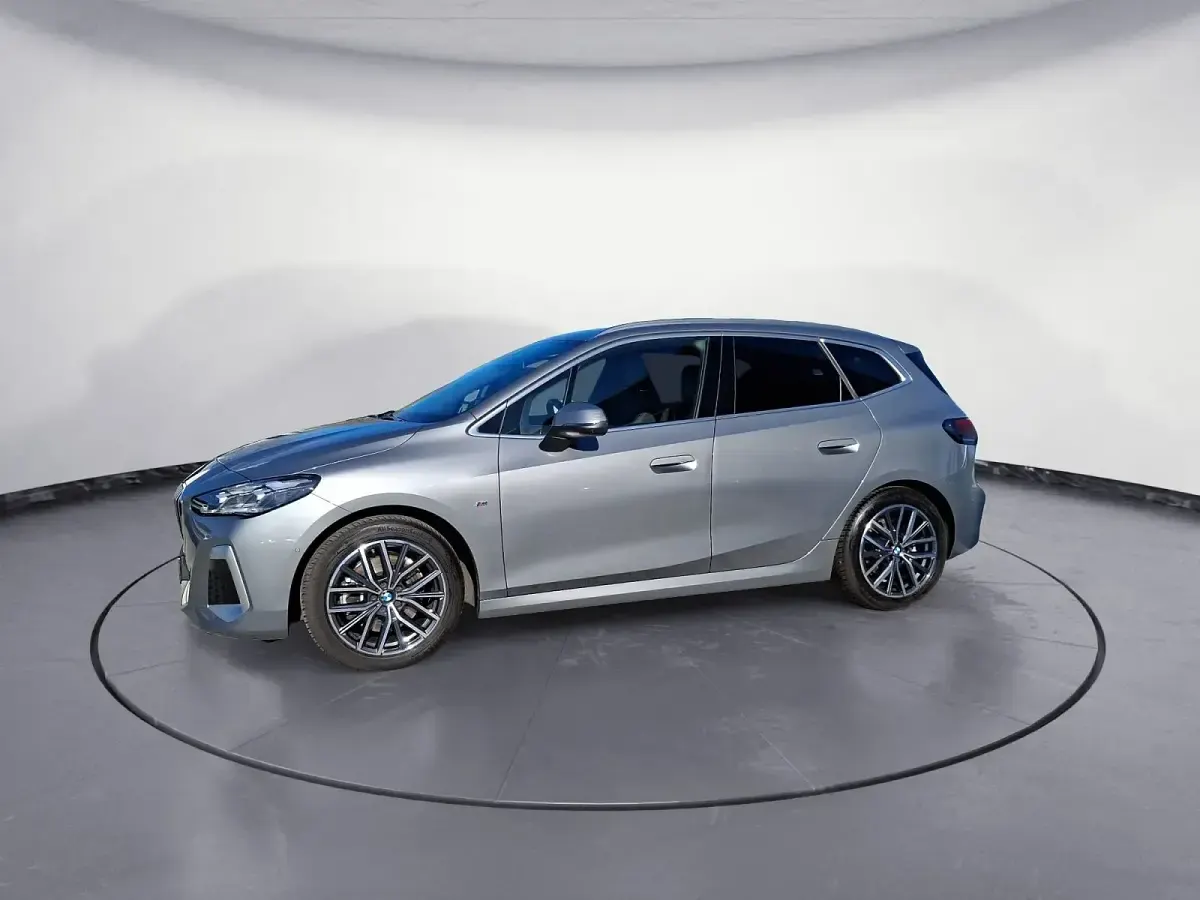 Gebraucht BMW 223 Active Tourer Performance 197 PS (144 kW) 2023 Grau Van / Kleinbus