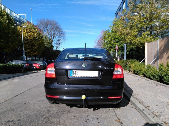 Gebraucht Skoda Octavia Elegance 143 PS (105 kW) 2010 Schwarz metallic Limousine