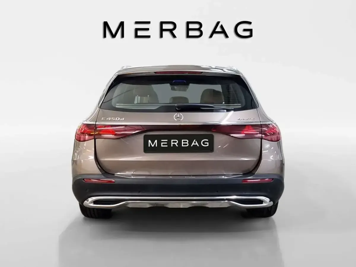 Gebraucht Mercedes E450 367 PS (269 kW) 2025 Metalliclack samtbraun Kombi