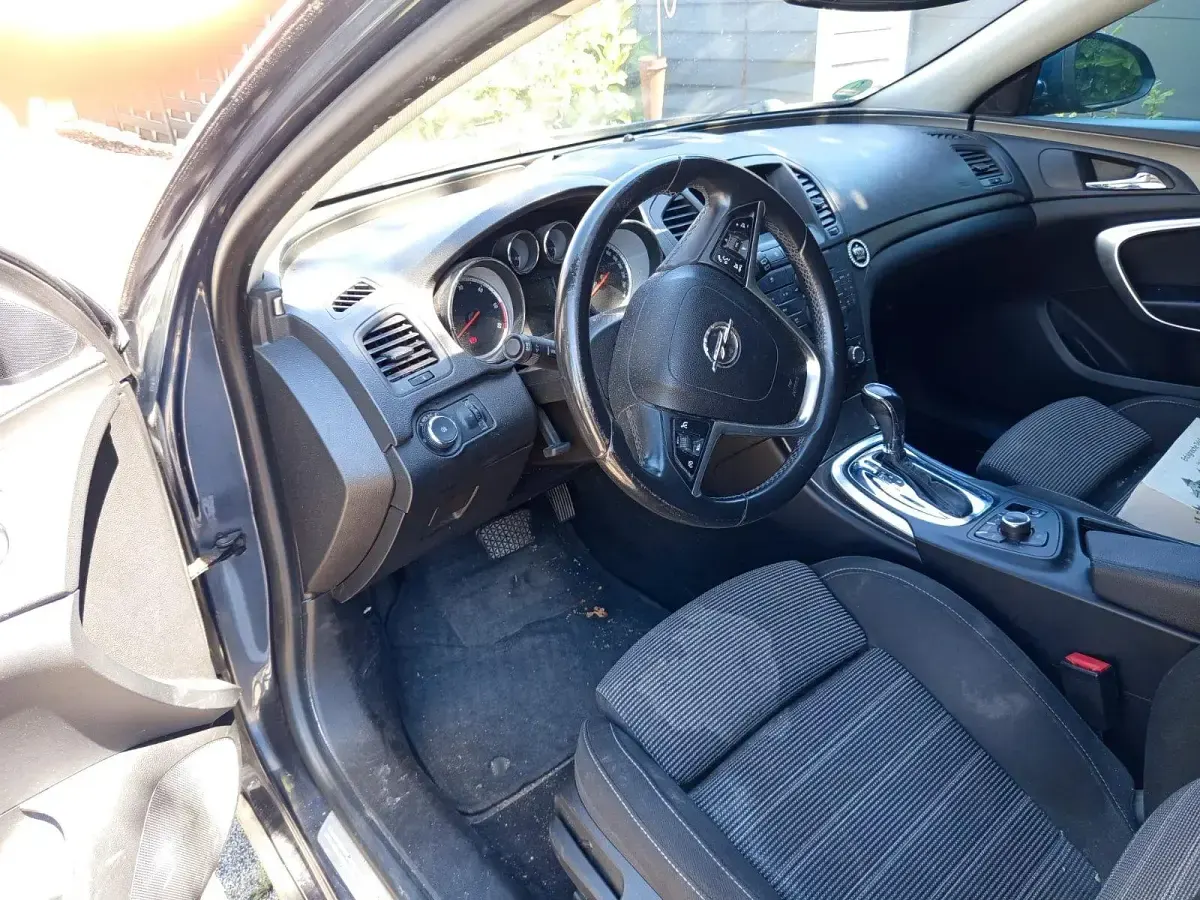 Gebraucht Opel Insignia Cosmo 160 PS (117 kW) 2010 Schwarz Kombi