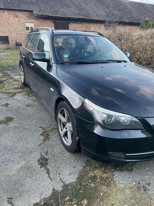 Gebraucht BMW 525 197 PS (144 kW) 2008 Schwarz Kombi
