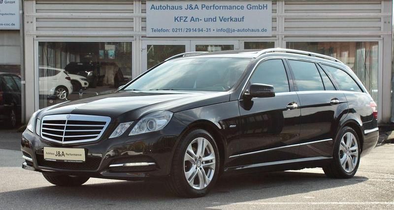 Gebraucht Mercedes E200 Avantgarde 136 PS (100 kW) 2012 Schwarz Kombi