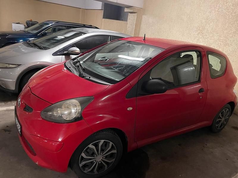 Gebraucht Toyota Aygo 68 PS (50 kW) 2006 Rot Kleinwagen