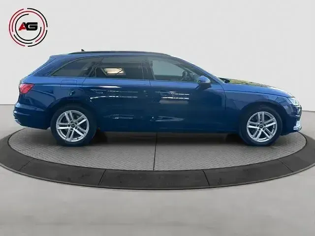 Gebraucht Audi A4 Basis 163 PS (119 kW) 2022 Navarrablau Kombi