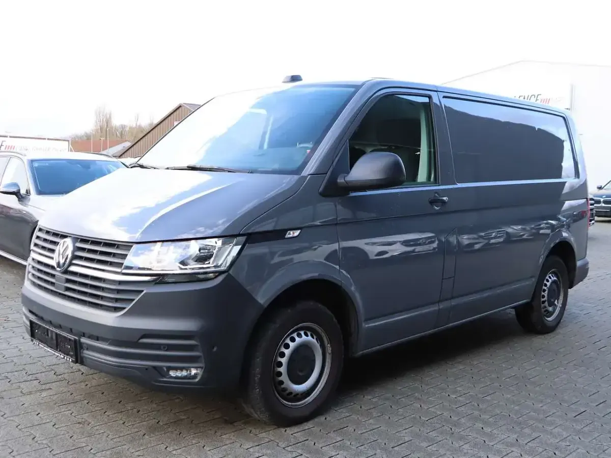Gebraucht VW Transporter 110 PS (80 kW) 2021 Pure grey Van