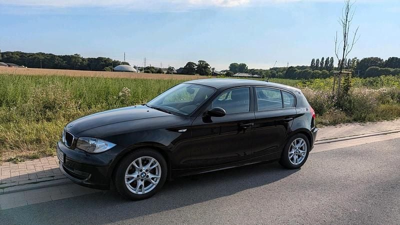 Schwarz Gebraucht 2009 BMW 116 Kleinwagen | 5.700 € - Bild 1/4