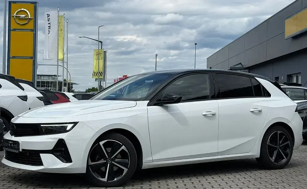 Gebraucht Opel Astra S 131 PS (96 kW) 2024 Weiß Kleinwagen