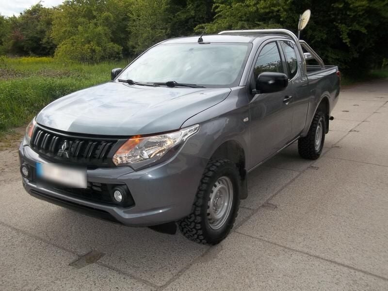 Grau Gebraucht 2017 Mitsubishi L200 Abholung | 13.899 € (Fairer Preis) - Bild 1/4