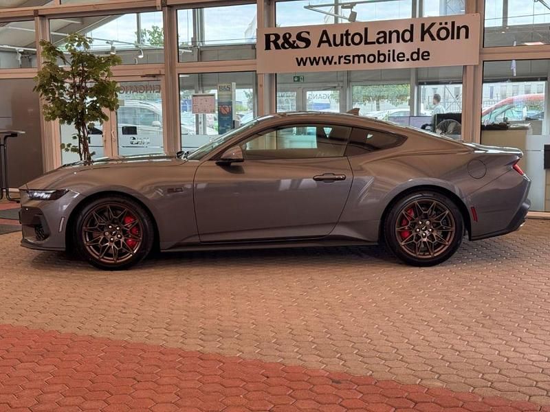 Gebraucht Ford Mustang GT 446 PS (328 kW) 2025 Carbonized gray metallic Coupé