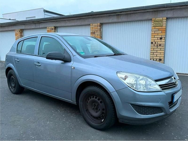 Grau Gebraucht 2009 Opel Astra Limousine | 1.350 € (Superpreis) - Bild 1/4