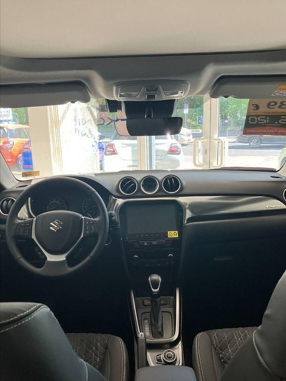 Gebraucht Suzuki Vitara Comfort+ 102 PS (75 kW) 2025 Silber Limousine